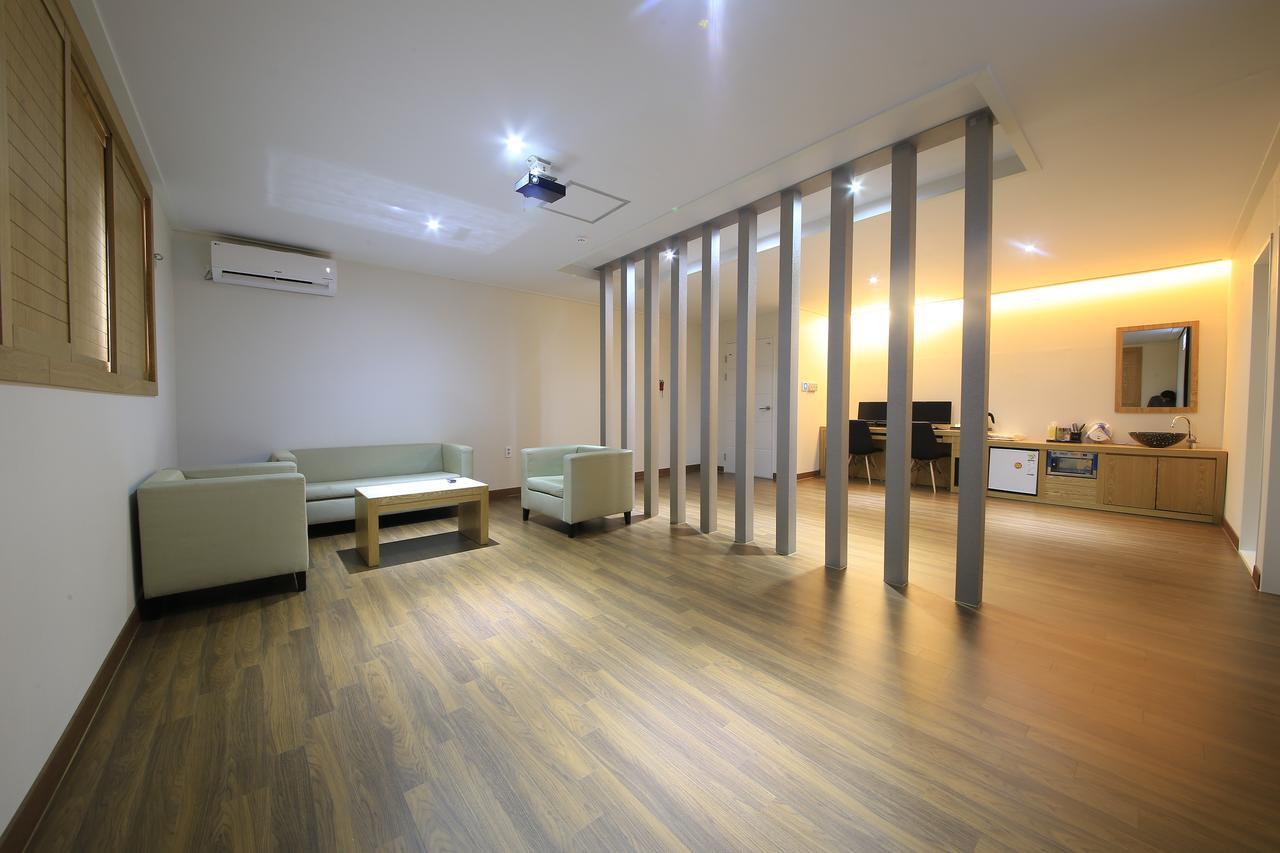 Daesan Hotel Seosan Buitenkant foto