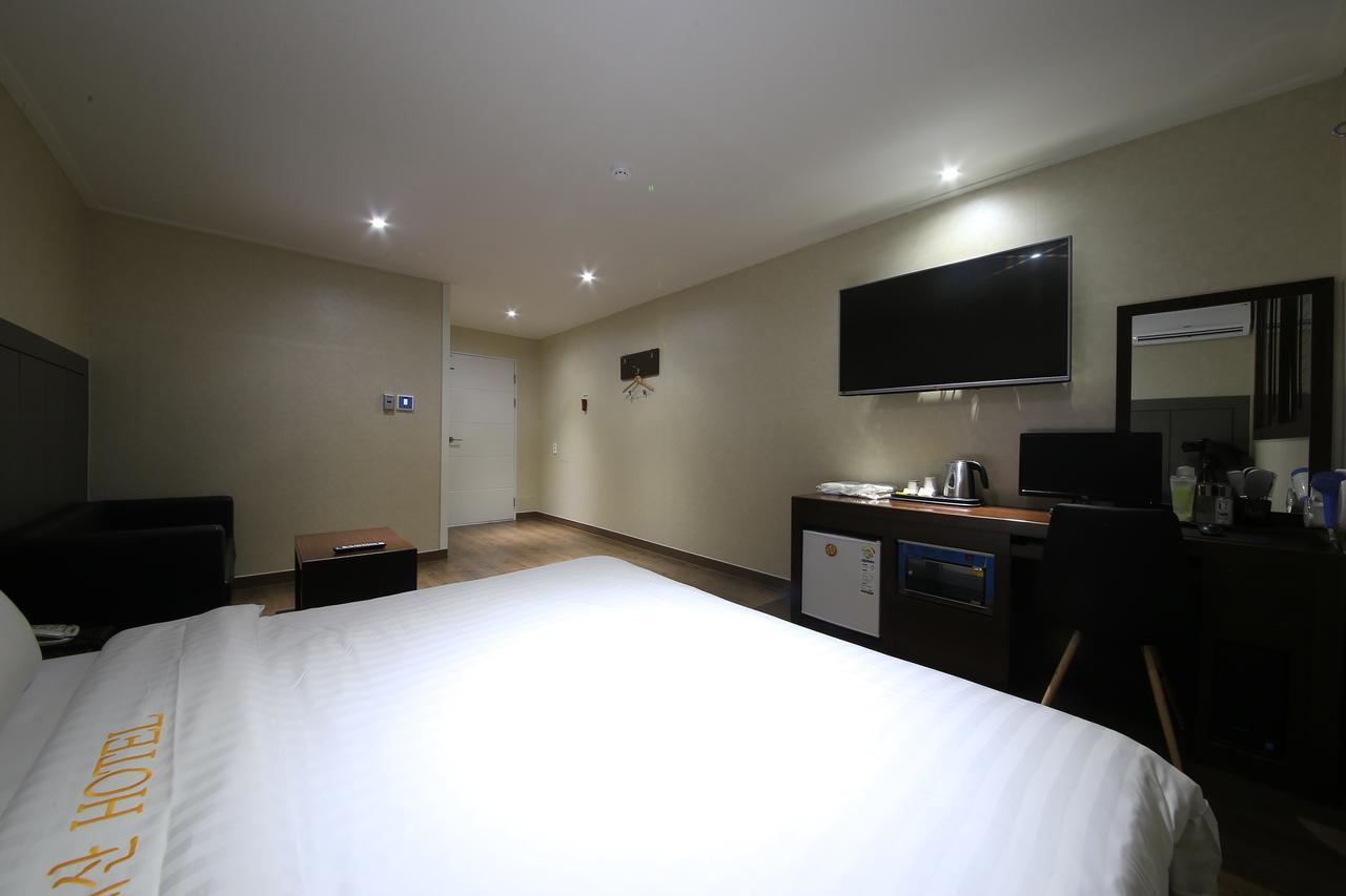 Daesan Hotel Seosan Buitenkant foto